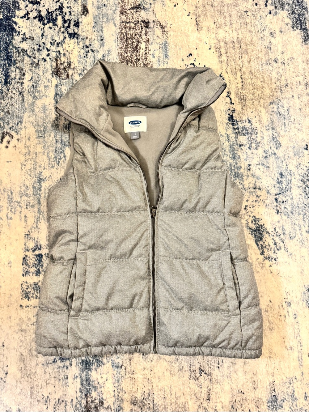 Old Navy Women’s Puffer Vest - Light Gray